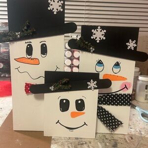 Snowman Family Wooden Decor